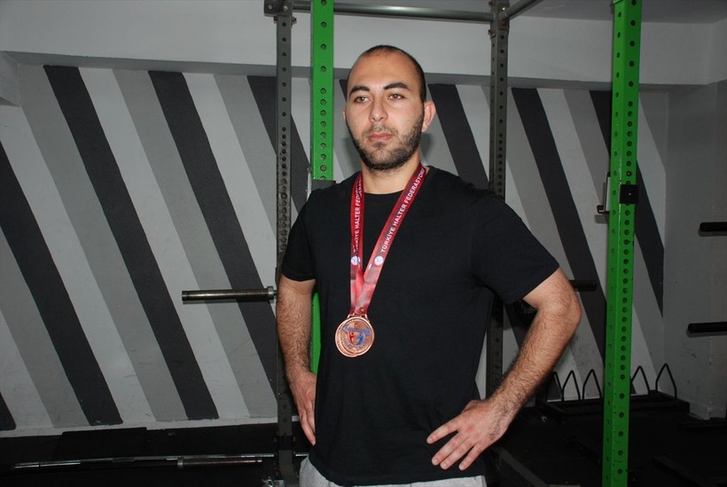 Görme engelli Melisa zayıflamak için gittiği spor salonunda haltere başlayıp Türkiye şampiyonu oldu - Resim: 3