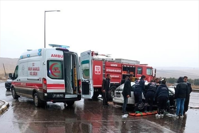 TAG Otoyolu'nda feci kaza: 1 ölü, 3 yaralı - Resim : 1