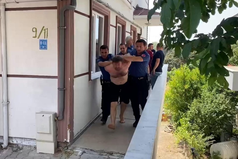 Eşiyle tartışan adam 4 aylık oğlunu pencereden atmaya kalktı - Resim: 2