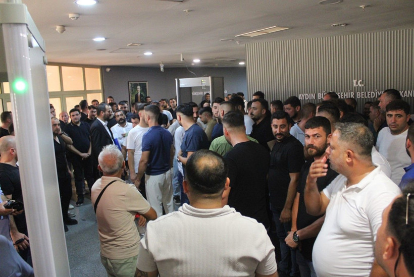 Aydın Büyükşehir Belediye Meclisi'nde gergin anlar! Arbede yaşandı polis müdahale etti - Resim: 3