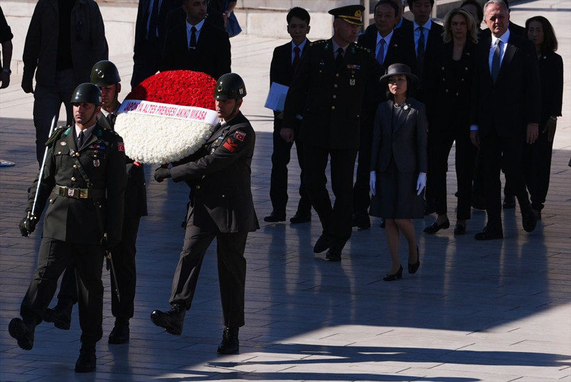 Japonya Altes Prensesi Akiko Mikasa'nin Anıtkabir ziyaretinde dikkat çeken detay - Resim: 3
