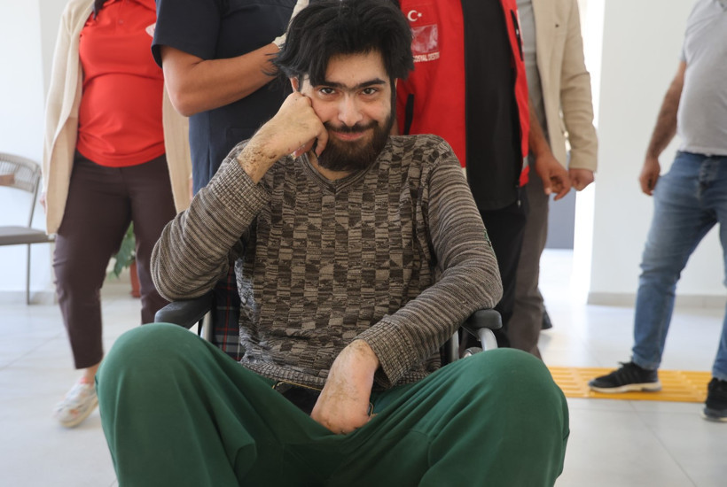 3 yıl sonra duş alıp, tıraş olan Barış’ın annesi, evladının yuva kurması hayaliyle yaşıyor - Resim : 2