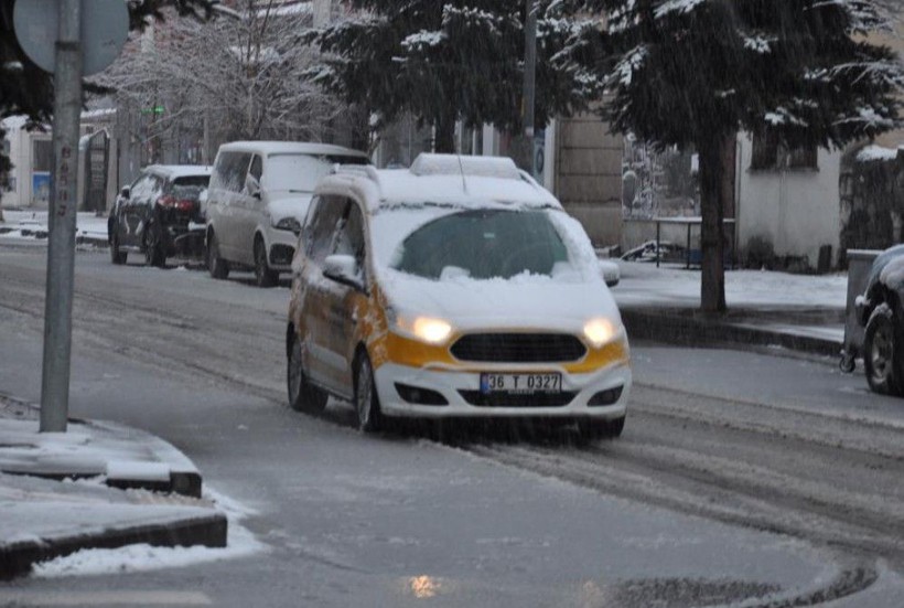 Mart kapıdan baktırdı! Kars'ta kar sürprizi - Resim: 4