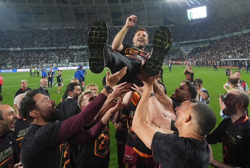 Galatasaray Teknik Direktörü Okan Buruk'tan yeni sözleşme sonrası ilk açıklamalar - Resim : 5