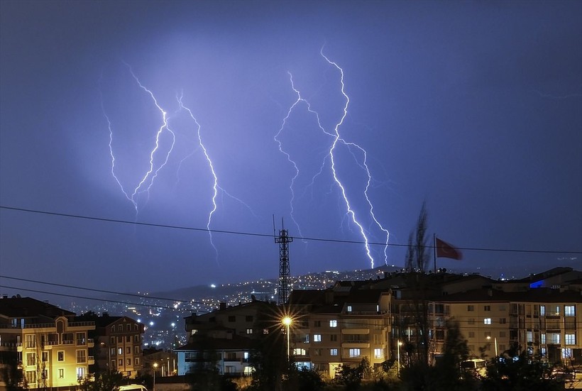 Ankara’da sağanak yağış hayatı olumsuz etkiledi - Resim: 28