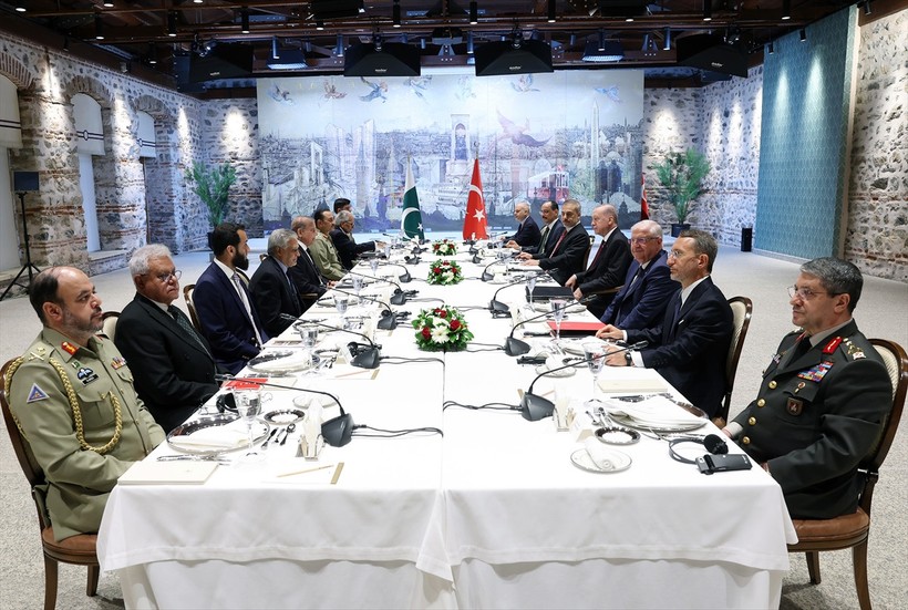 Cumhurbaşkanı Erdoğan, Pakistan Başbakanı Şahbaz Şerif'i kabul etti - Resim : 4