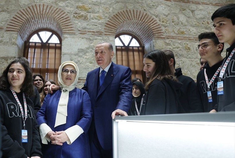 Cumhurbaşkanı Erdoğan, Rami Kütüphanesi'nin Açılış Törenine katıldı, kütüphane gezisi esnasında öğrencilerle çekilen fotoğraflar iç ısıttı - Resim: 6