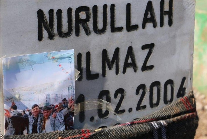 Bu acıya yürek dayanmaz! Diyarbakır'da depremde vefat edenlerin hatıraları mezarlıklara bırakıldı - Resim: 10