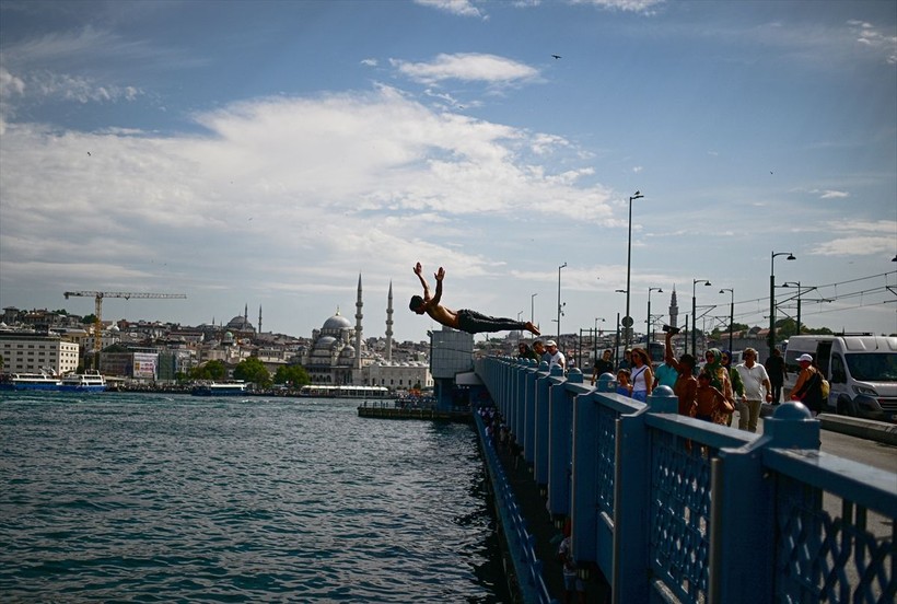 İstanbul'u 2 sıcak hava dalgası kavuruyor! Sıcaklar ne zamana kadar sürecek? AKOM'dan bir uyarı daha - Resim: 12