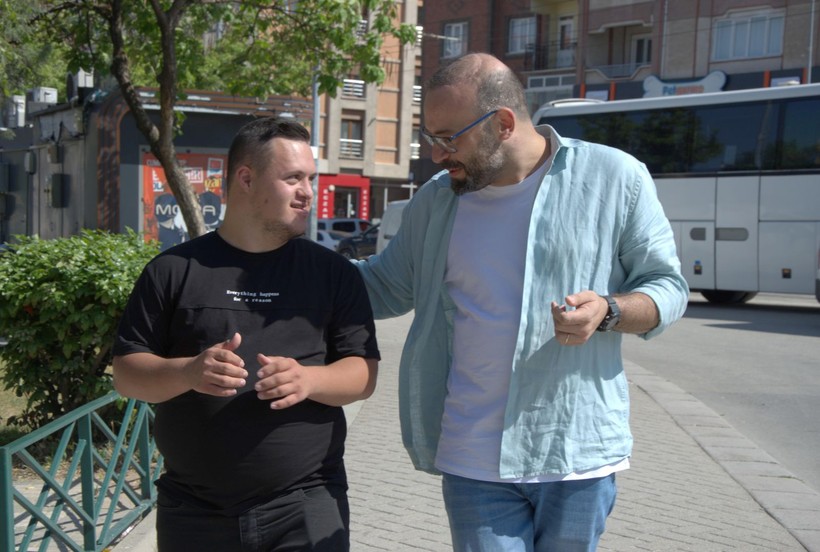 Türkiye’nin ilk Down sendromlu muhtar adayı Mücahit’in belgeseli festivallerden ödüllerle döndü - Resim: 6
