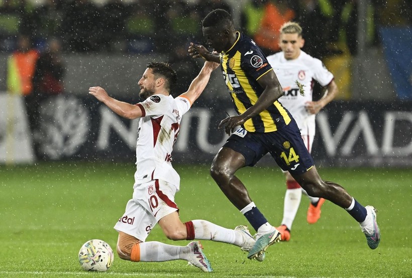 Son dakika Galatasaray haberleri... Galatasaray Ankaragücü'nü 4-1 yendi! Şampiyonluk maçından unutulmaz fotoğraflar - Resim: 38