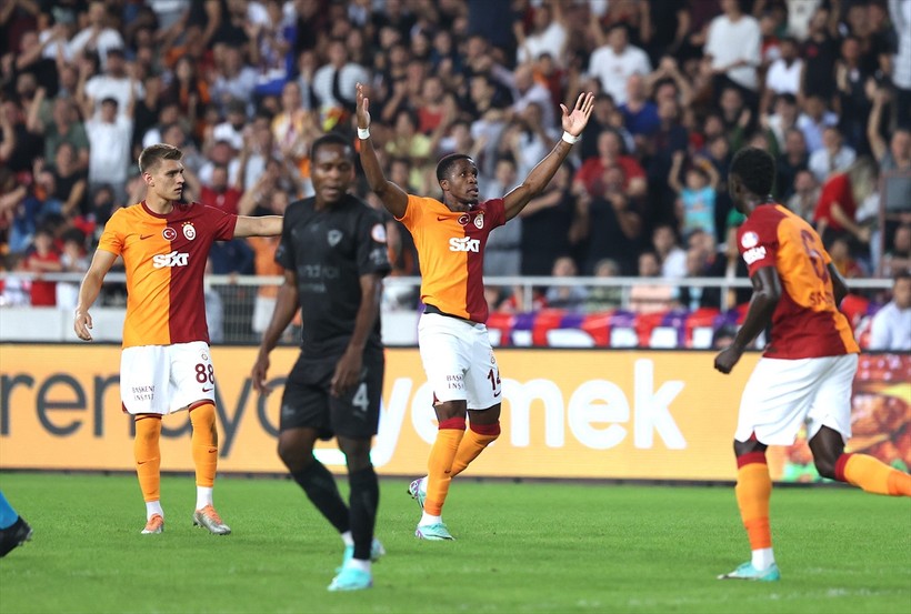 Ligde namağlup takım kalmadı: Galatasaray, Mersin'de ilk yenilgisini aldı - Resim : 6