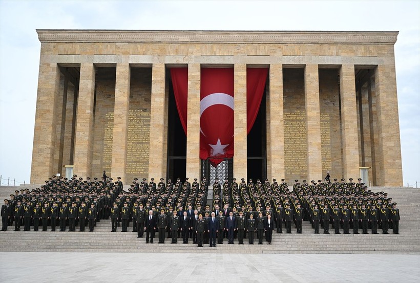 Atatürk'ün Kara Harp Okulu'na girişinin 125'inci yıl dönümü! Öğrenciler Anıtkabir'i ziyaret etti - Resim: 1
