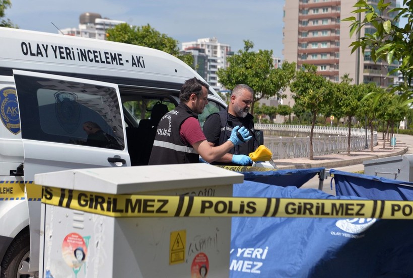 Çöpten kağıda sarılı insan kafatası çıktı - Resim: 4