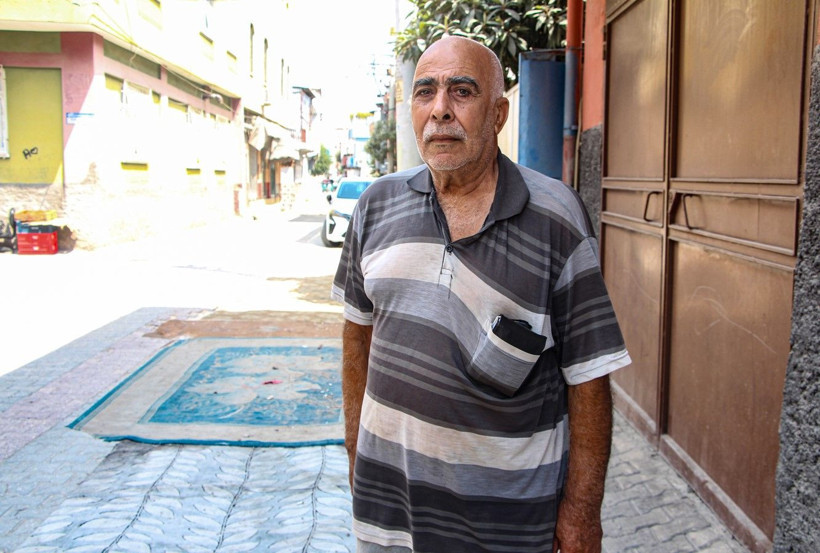 Mahalleli, onarılmayan yollara tozdan korunmak için halı serdi - Resim: 1