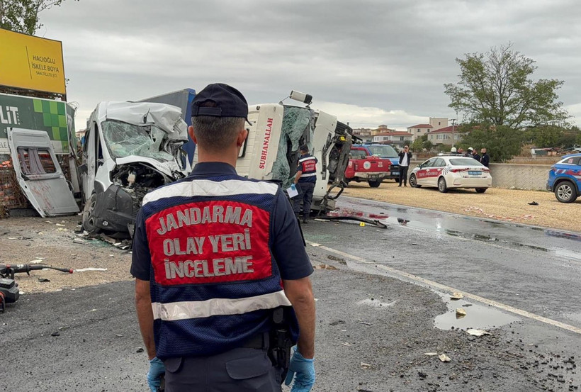Tekirdağ'da işçi servisiyle kamyonun çarpıştığı kazada 3 kişi öldü, 9 kişi yaralandı - Resim: 6