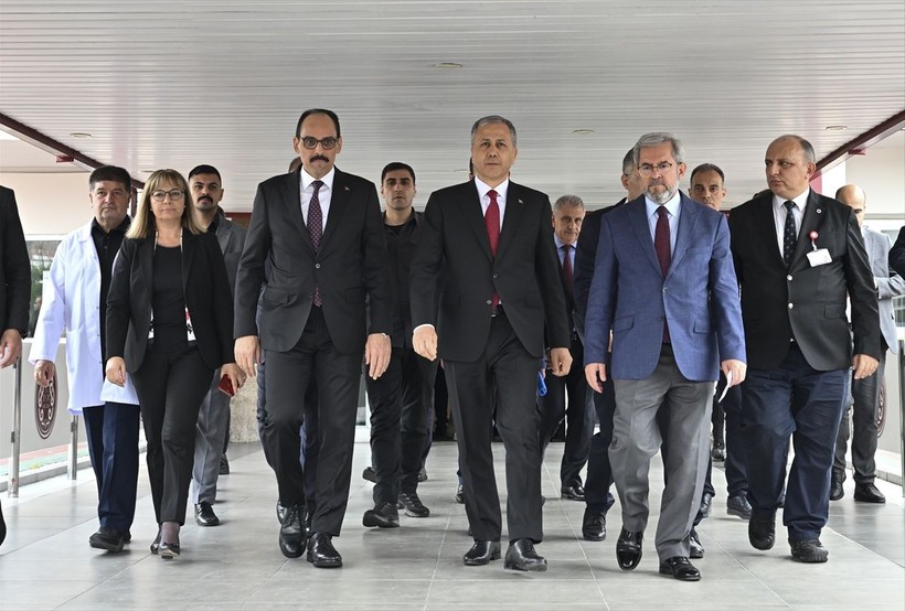 İçişleri Bakanı Ali Yerlikaya ve MİT Başkanı İbrahim Kalın terör saldırısında yaralanan polisleri ziyaret etti - Resim: 2