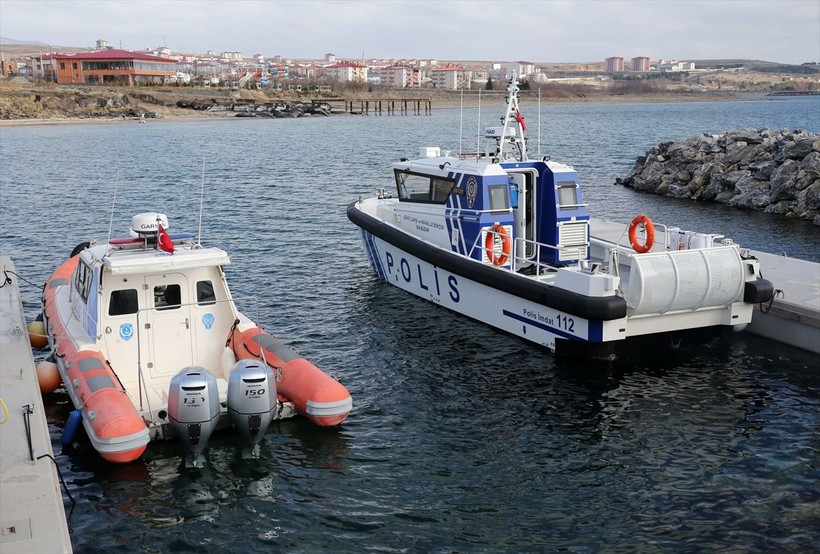 Kurbağa adamlar ve deniz polisleri Van Gölü'nde kaçakçılığa göz açtırmıyor, güvenliği sağlıyor - Resim: 3