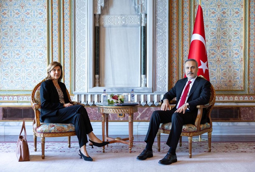 Bakan Fidan, BM Genel Sekreteri'nin Kıbrıs Temsilcisi Holguín'i kabul etti - Resim : 1
