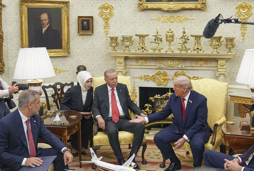 Beyaz Saray'daki zirveside yer alan şifreler! Trump'tan dikkat çeken rozet - Resim: 4