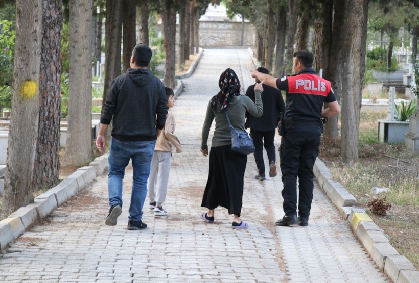 Mezarlıkta ürperten bebek sesi! Aradılar taradılar bulamadılar - Resim: 4