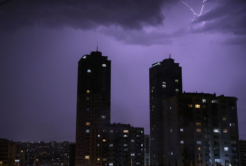Ankara’da sağanak yağış hayatı olumsuz etkiledi - Resim: 33