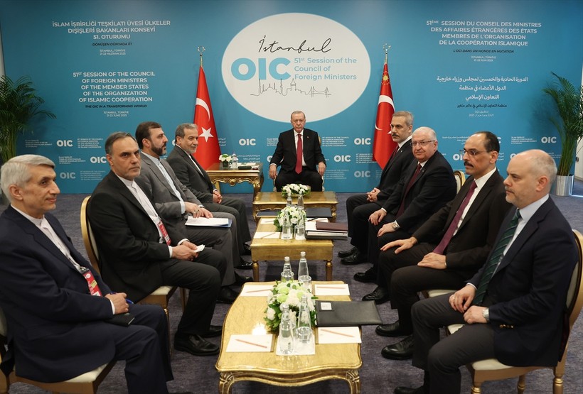 Cumhurbaşkanı Erdoğan, İran Dışişleri Bakanı Arakçi'yi kabul etti - Resim : 1