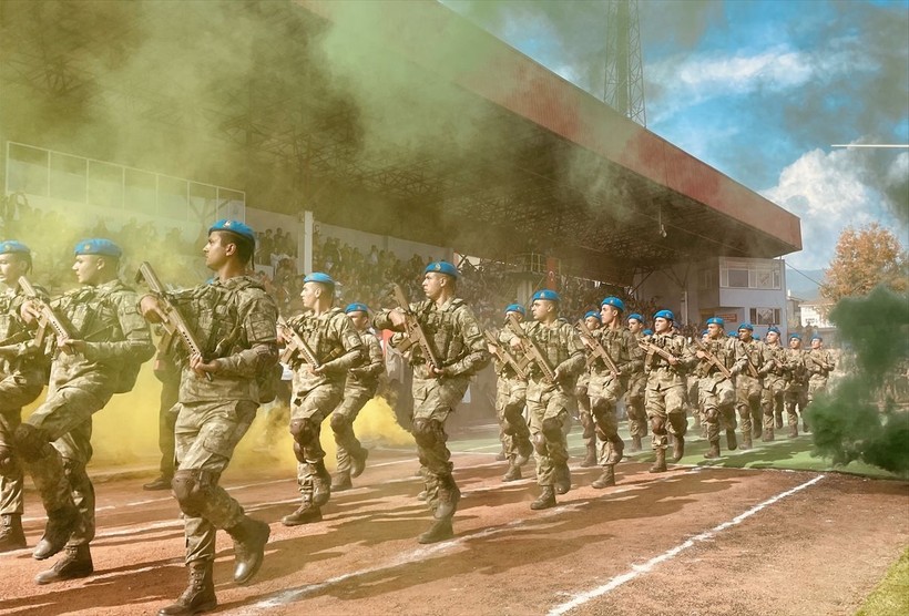 Türkiye iliklerine kadar Cumhuriyet'i kutluyor! Nereye baksan kırmızı-beyaz! 🤍❤️Meydanlarda 7'den 70'e 100. yıl coşkusu - Resim: 225
