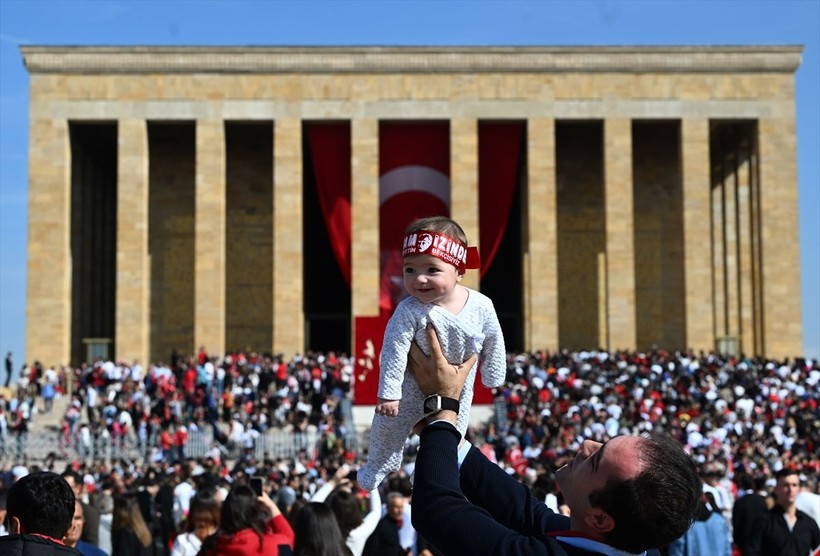 100. Yıl Kutlamaları nedeniyle Anıtkabir'de dün ziyaretçi rekoru kırıldı - Resim: 56