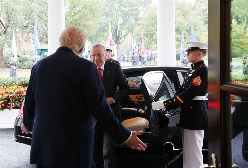 Beyaz Saray'daki zirveside yer alan şifreler! Trump'tan dikkat çeken rozet - Resim: 15