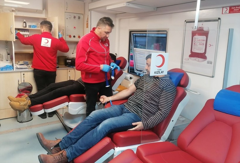 Ülkenin dört bir yanından depremzedelere kan bağışı yapılıyor - Resim: 58