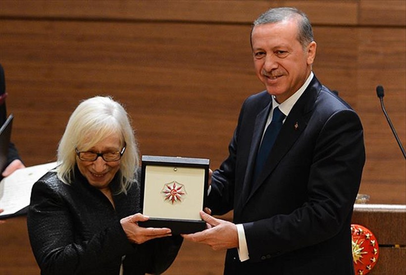 Alev Alatlı kimdir, nereli? Alev Alatlı neden öldü, kaç yaşındaydı? Alev Alatlı'nın hayatı, eserleri - Resim : 3