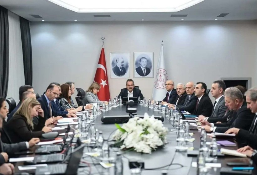 Okullar ne zaman açılacak? Deprem bölgesindeki öğretmenlerin nakil süreci ne zaman başlayacak? Milli Eğitim Bakanı Mahmut Özer'den açıklamalar - Resim: 5