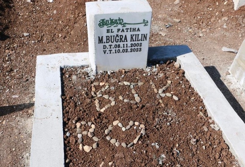 Bu acıya yürek dayanmaz! Diyarbakır'da depremde vefat edenlerin hatıraları mezarlıklara bırakıldı - Resim: 9