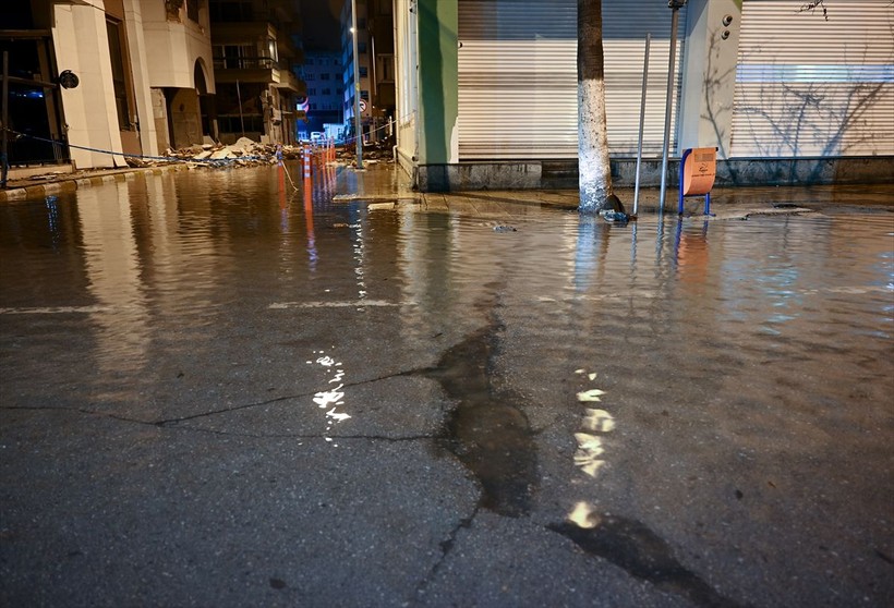 İskenderun'da deniz seviyesi yükseldi, caddeler su altına kaldı - Resim: 9