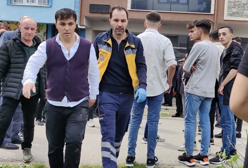 İnegöl'de çocukların kavgası ailelerin araya girmesiyle 50 kişinin taşlı sopalı kavgasına döndü: 10 kişi yaralandı - Resim: 4