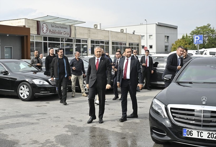 İçişleri Bakanı Ali Yerlikaya ve MİT Başkanı İbrahim Kalın terör saldırısında yaralanan polisleri ziyaret etti - Resim: 4