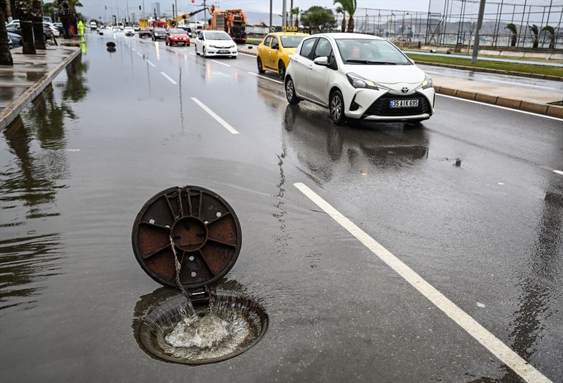 İzmir'de yollar göle dönerken Tunç Soyer Avrupa'ya gitti! Altyapı problemlerinden bırak İzmirli yönetime isyan ederken Soyer: İklim krizi... - Resim: 16