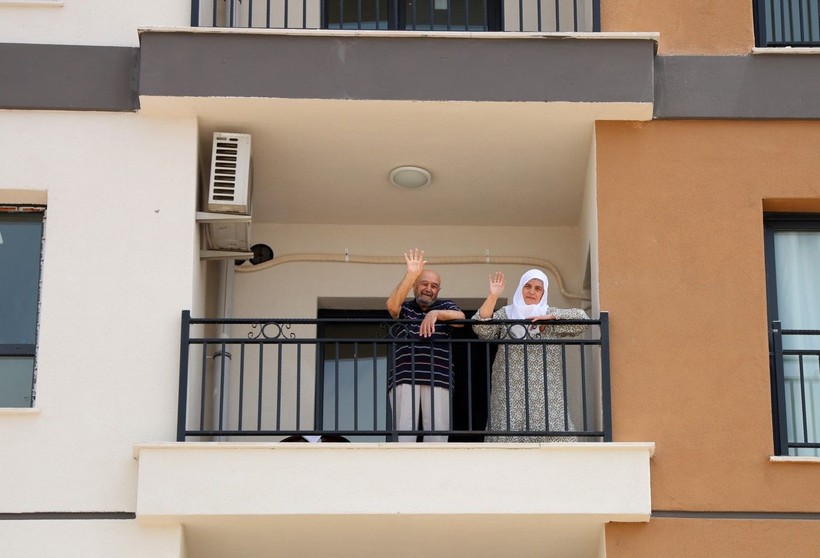 Deprem konutlarında yaşam başladı - Resim: 9
