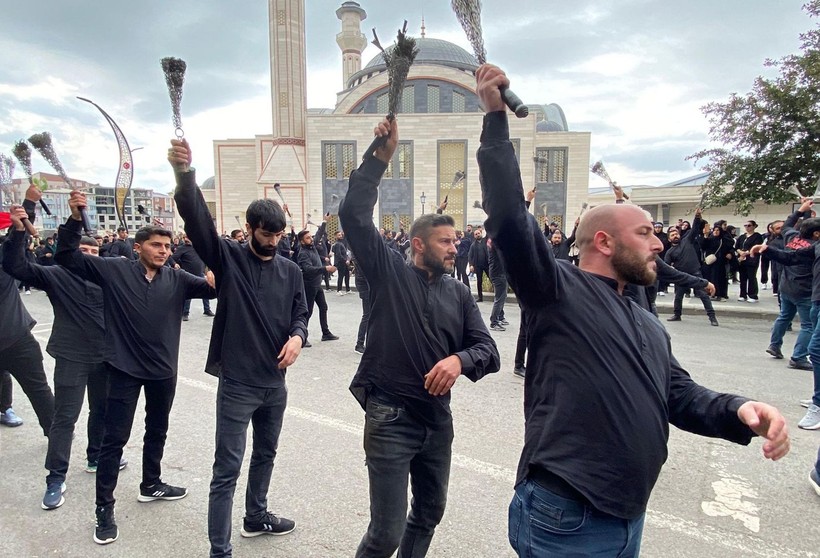 Kars’ta binlerce kişi Kerbela şehitlerini andı - Resim: 1