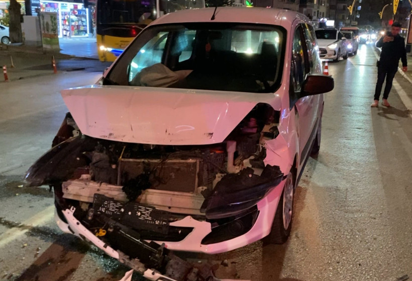 Alkollü sürücü kimliğini isteyen polise tekme attı - Resim : 1