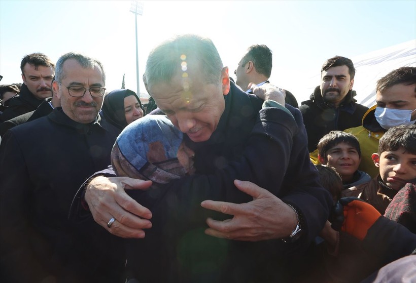 Cumhurbaşkanı Recep Tayyip Erdoğan, Onikişubat Stadyumu'nda kurulan çadır kentte vatandaşlarla görüştü - Resim: 11