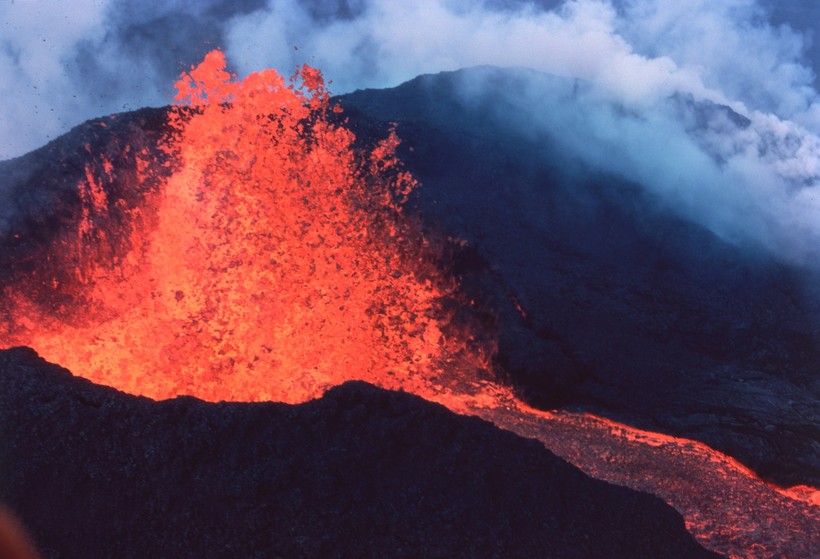 Dünyanın en aktif yanardağı Kilauea yeniden lav kustu: 300 metrelik patlama! - Resim : 1