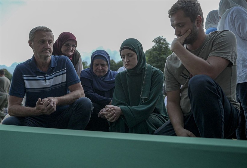 Srebrenitsa soykırımının 30. yıl dönümü! 7 kurbanın cenazesi anıt mezarlığa taşındı - Resim: 17