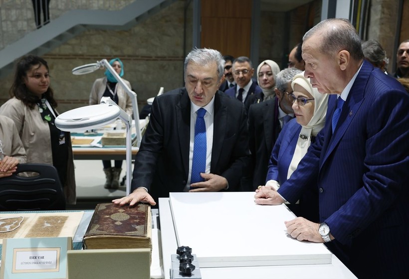 Cumhurbaşkanı Erdoğan, Rami Kütüphanesi'nin Açılış Törenine katıldı, kütüphane gezisi esnasında öğrencilerle çekilen fotoğraflar iç ısıttı - Resim: 12