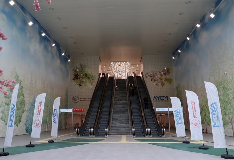 Ulaştırma ve Altyapı Bakanı Adil Karaismailoğlu Başakşehir-Kayaşehir Metro Hattı'nın Çam ve Sakura Şehir Hastanesi İstasyonu'nda incelemelerde bulundu - Resim : 6