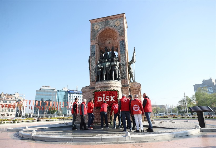 1 Mayıs Emek ve Dayanışma Günü dolayısıyla İstanbul ve Ankara'da geniş güvenlik önlemleri alınırken 1 Mayıs'ın kutlanacağı alanlar da düzenlendi - Resim : 12