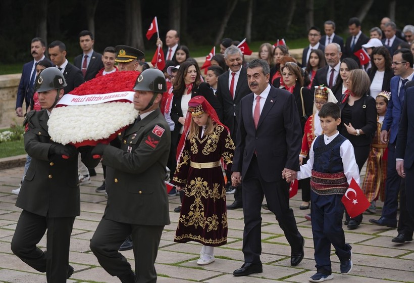 Milli Eğitim Bakanı Tekin öğrenci ve öğretmenlerle Anıtkabir'e gitti - Resim: 4