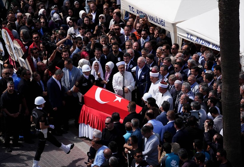 İsrail askerlerince öldürülen Ayşenur Ezgi Eygi, son yolculuğuna uğurlandı - Resim: 6