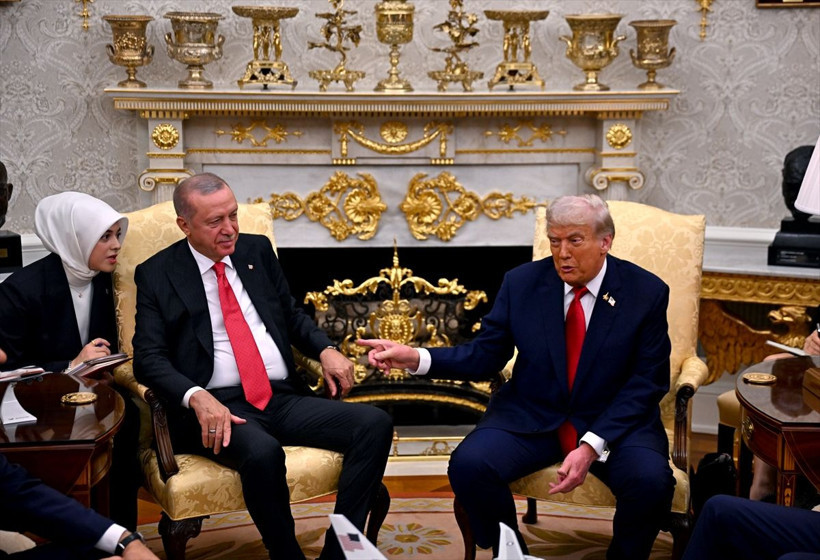 Beyaz Saray'daki zirveside yer alan şifreler! Trump'tan dikkat çeken rozet - Resim: 11